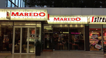 Maredo outside