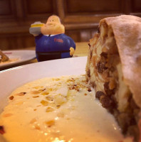 FRÜH "Em Golde Kappes" food