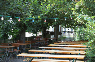 Nick`s Biergarten outside