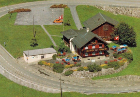 La Pinte de la Petite-Joux, outside