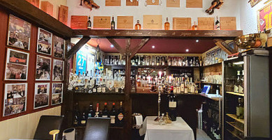 L'Oliva nera inside