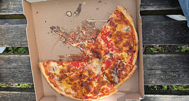 Pizzeria Capri food