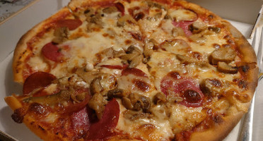 Pizzeria Capri food