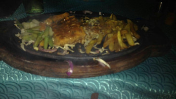 Goldenes Schiff food