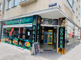 Zwei Schwestern Grill outside