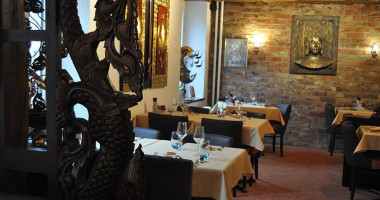 Tawan Thai inside