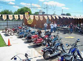 El Rico outside