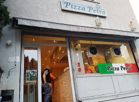 Pizzeria Pedro outside