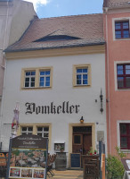 Domkeller outside