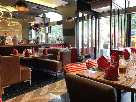 Weinrestaurant Baron inside