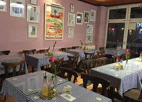 Zeus Pizza inside