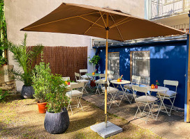 Savanna Frankfurt outside