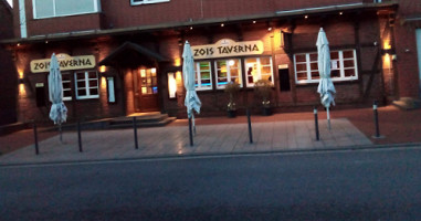 Zois Taverna outside