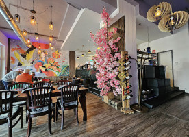 Yakii-sushi Asia Finest Cuisine inside