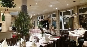 Osteria la Puglia inside