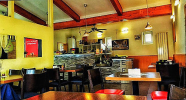 Efe Döner Bistro Gbr inside