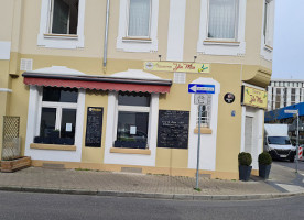 Taverne Yia Mas outside