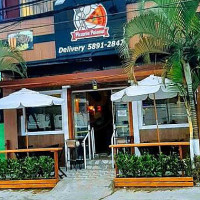 Pizza Perryda outside