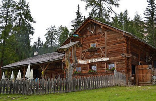 Stadtbäckerei Kreuzer outside