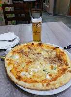 Pizzeria La Luna food