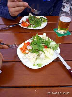 Robertos Pizzeria Cafe food