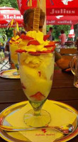 Robertos Pizzeria Cafe food