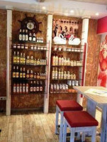 Cafe-eis-pizzeria Donauprinzessin inside