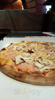 Pizzeria Alla Casa Pizza Aus Dem Holzofen food