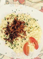 & Bar Kinski food