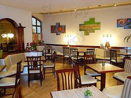 Cafe Konditorei Holzmann inside