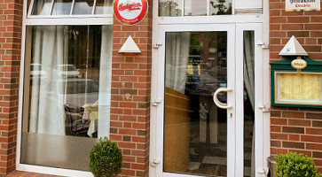 Ristaurante Pizzeria La Piazza outside