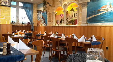 Hellas inside