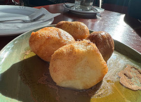 Griechisches Kellari food