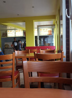 Bayram Döner Pizzeria inside