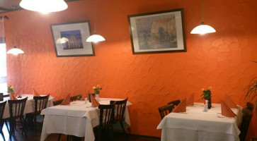 Pizzeria Milano inside