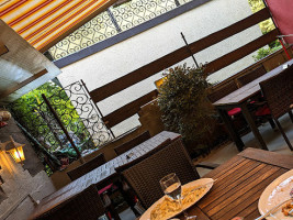 Pizzeria La Piccola outside