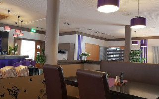 Berger's Lounge & Restaurant  inside