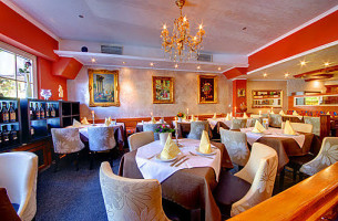 Pizzeria La Romantica inside