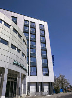 Eichholz Serini outside