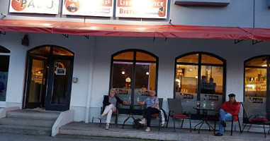 Pizzeria Padu outside