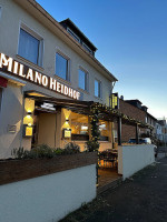 Pizzeria Milano outside