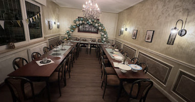 Pizzeria Milano inside