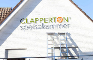 Clapperton Speisekammer outside
