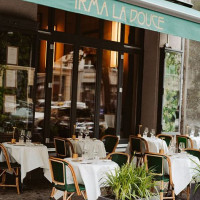 Irma La Douce outside