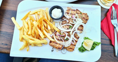 Zum Markgrafen Ihr Grieche In Fröndenberg Mit Biergarten Und Kegelbahn, Griechisch Essen food