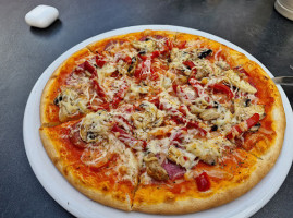 Pizzeria Roma food