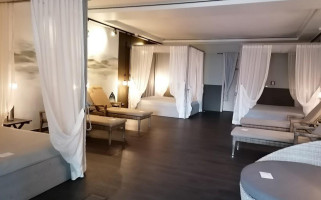 Seehotel Niedernberg inside
