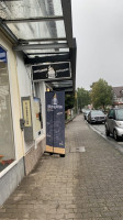 Hood Burger outside