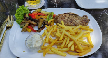 Cafe Couture food