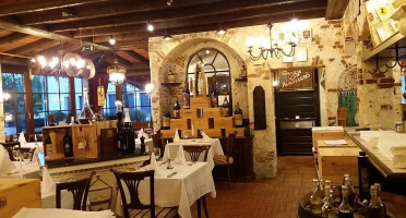 Pizzeria Il Castello inside